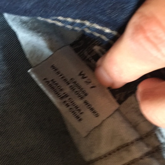 Silver Jeans Suki Capri - Picture 4 of 5